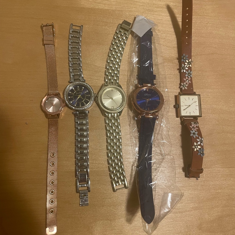 Elegant and different style Watches for women no batteries